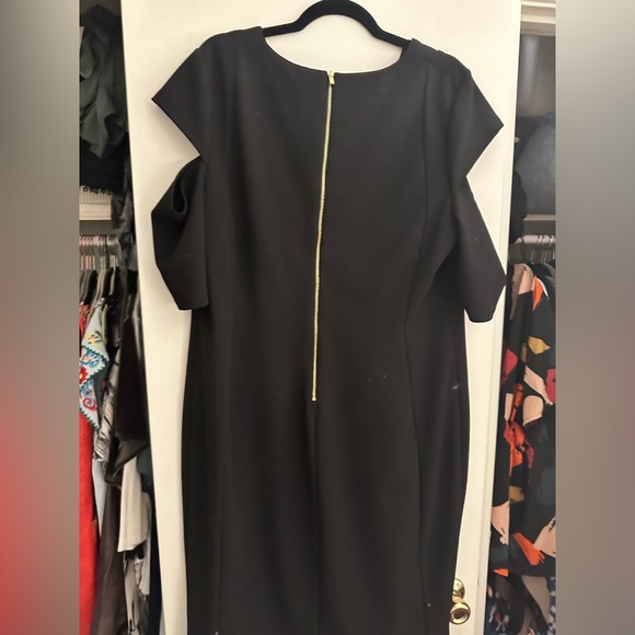 Calvin Klein Women's Black Cold Shoulder V-Neck Dress size 16W - Picture 3 of 6